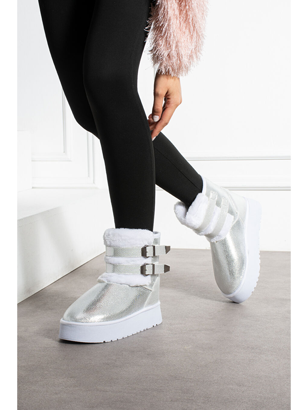 Gri Kadın Günlük Bot-1