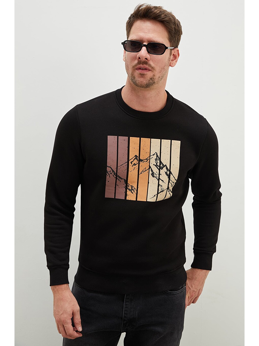 Siyah 3 İplik Dağ Baskılı Bisiklet Yaka Sweatshirt-1