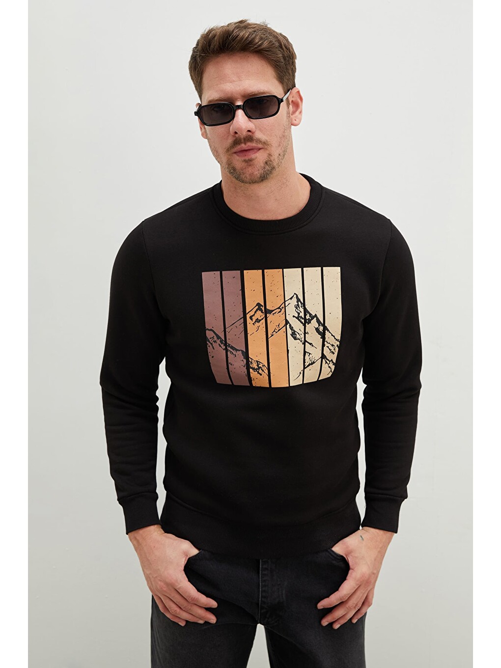 Siyah 3 İplik Dağ Baskılı Bisiklet Yaka Sweatshirt-4