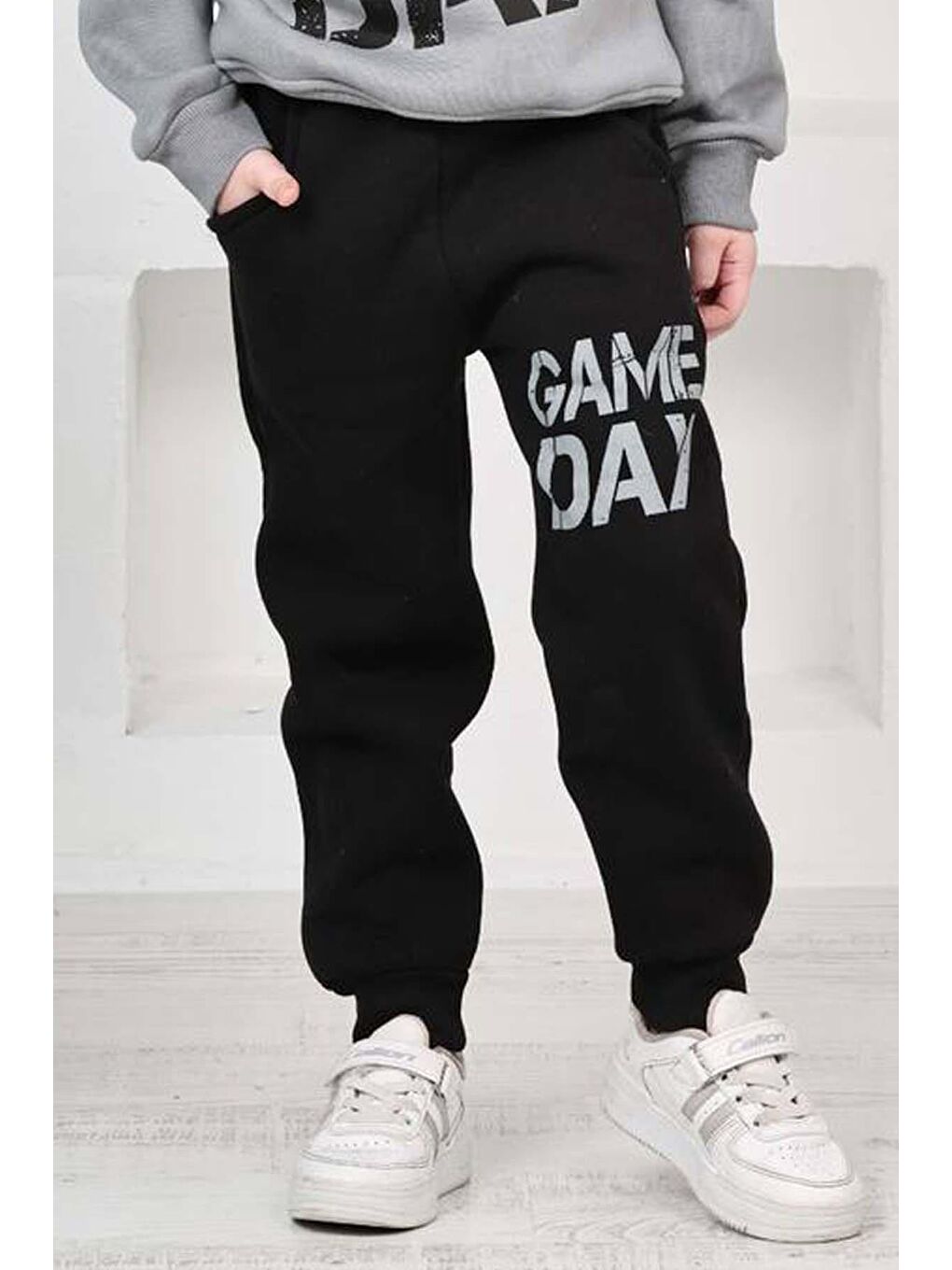 Riccotarz Erkek Çocuk Üzerinde Top ve Game Day Yazı Baskılı Sweatshirt 3 İplik Gri Eşofman Takım - 1