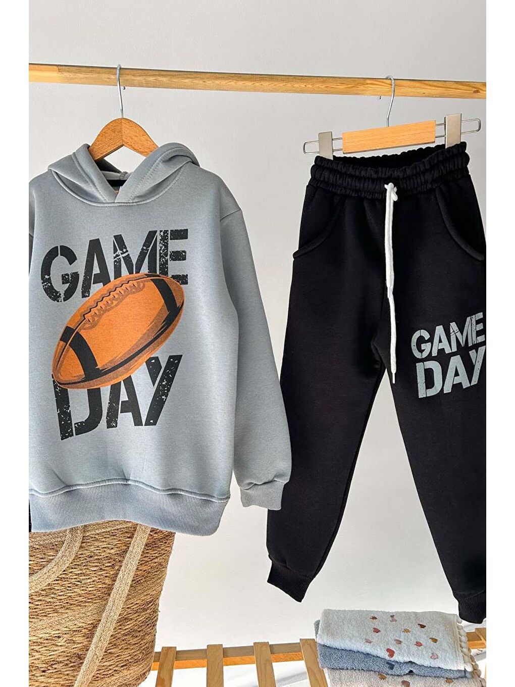 Riccotarz Erkek Çocuk Üzerinde Top ve Game Day Yazı Baskılı Sweatshirt 3 İplik Gri Eşofman Takım - 2