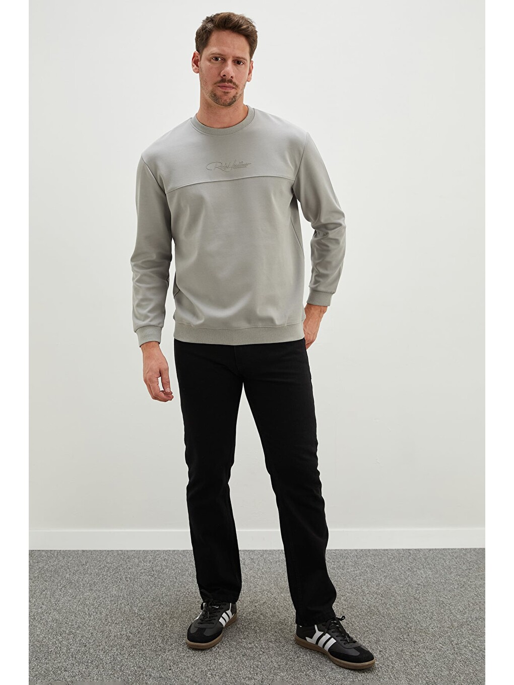 Gri Kabartma Baskılı Çimalı Bisiklet Yaka Sweatshirt-2