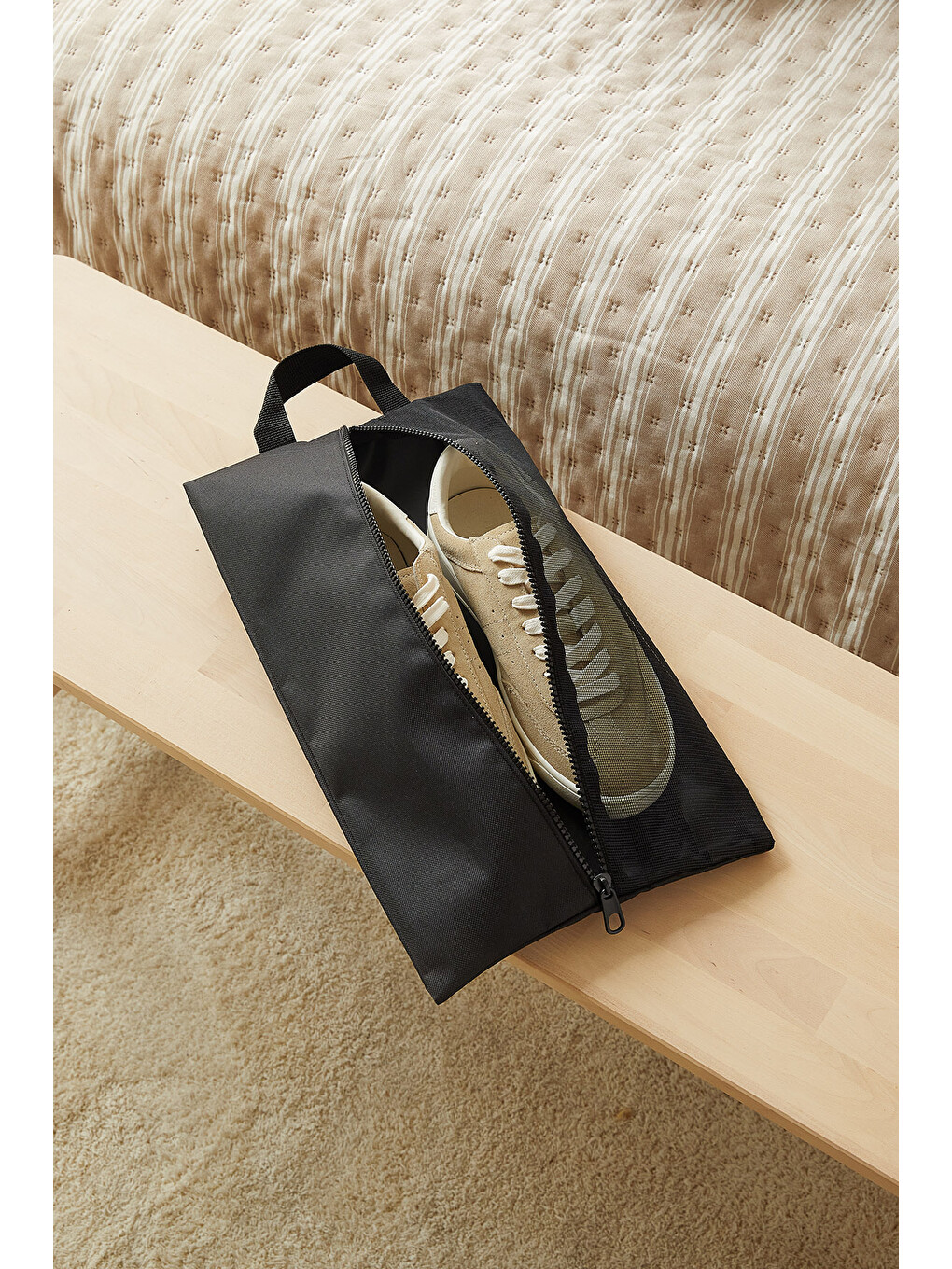 Siyah Renk Fileli Oxford Kumaş Ayakkabı Düzenleyici Taşıma Çantası 22 X 40 X 9 Cm
