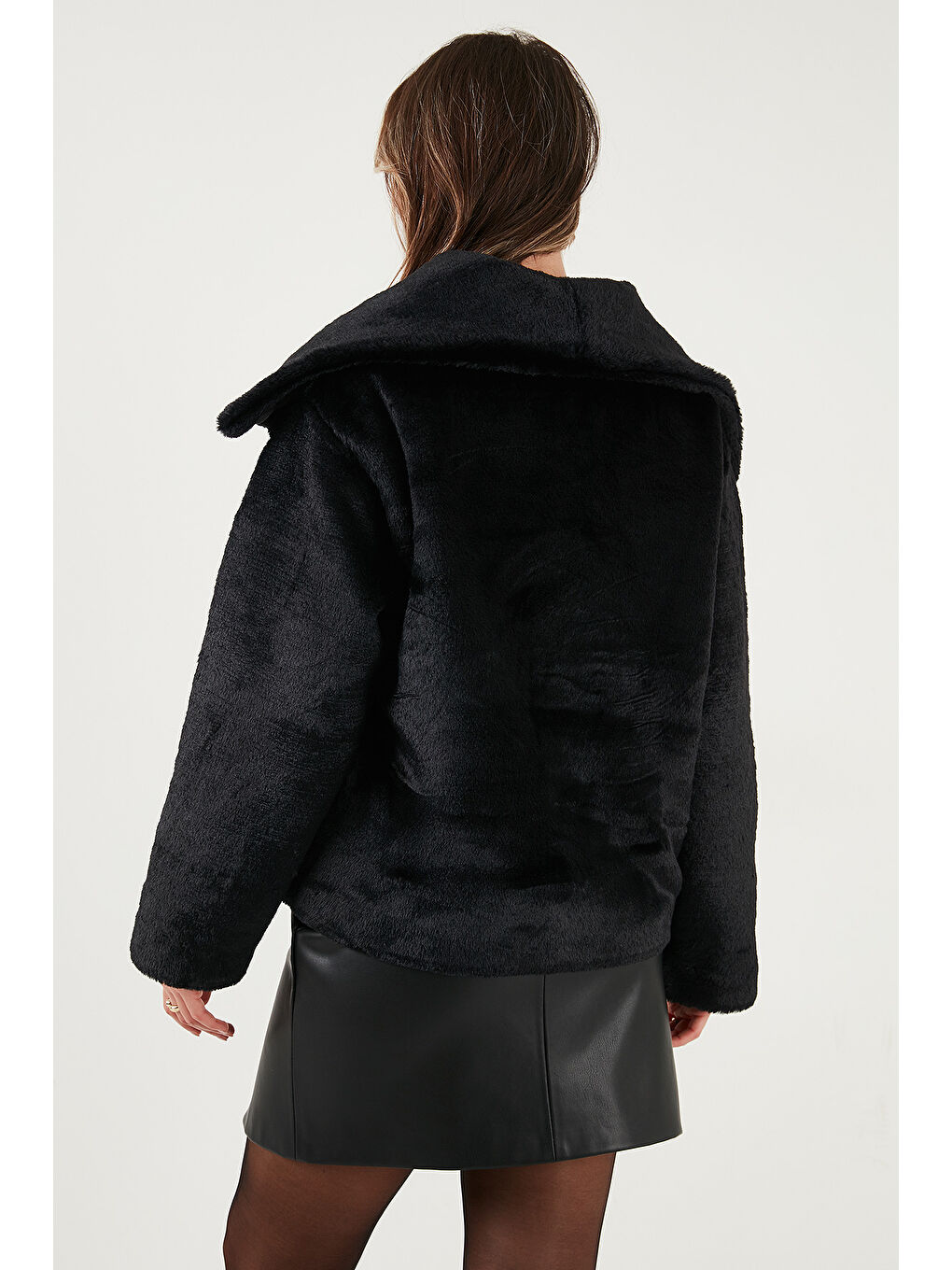 Siyah Oversize Geniş Yaka Çıtçıt Düğmeli Astarlı Pelüş Mont 6839623-6