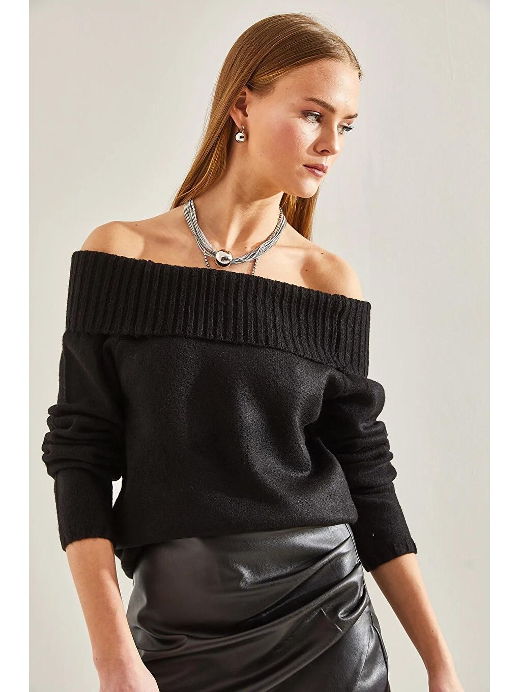 Siyah Kadın Madonna Yaka Triko Kazak-3