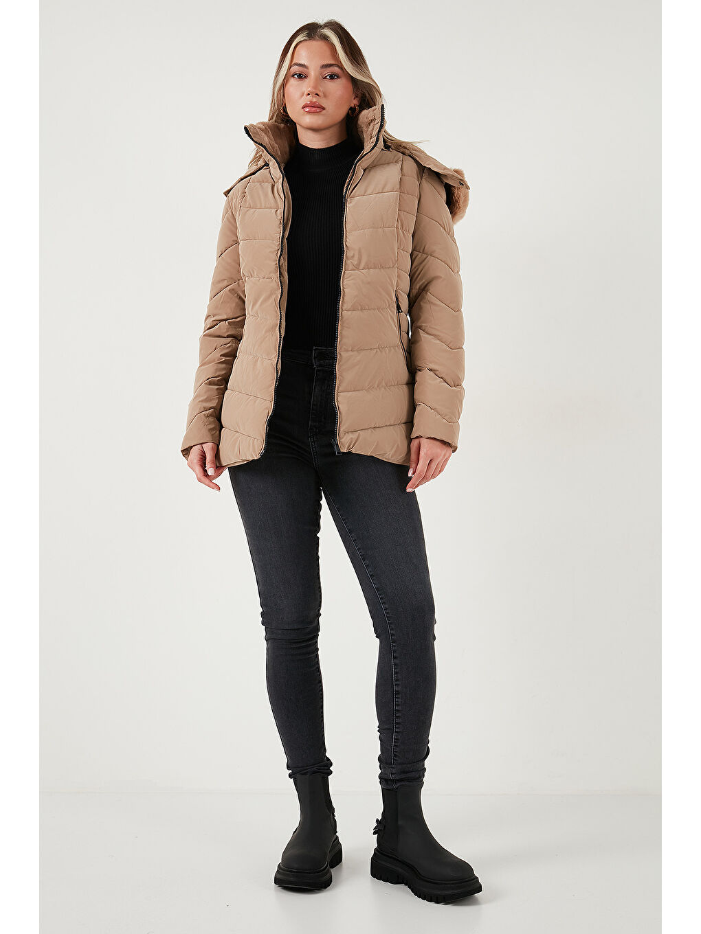 Bej Kapitoneli Slim Fit Çıkarılabilir Kapüşonlu Mont 497MARA-1