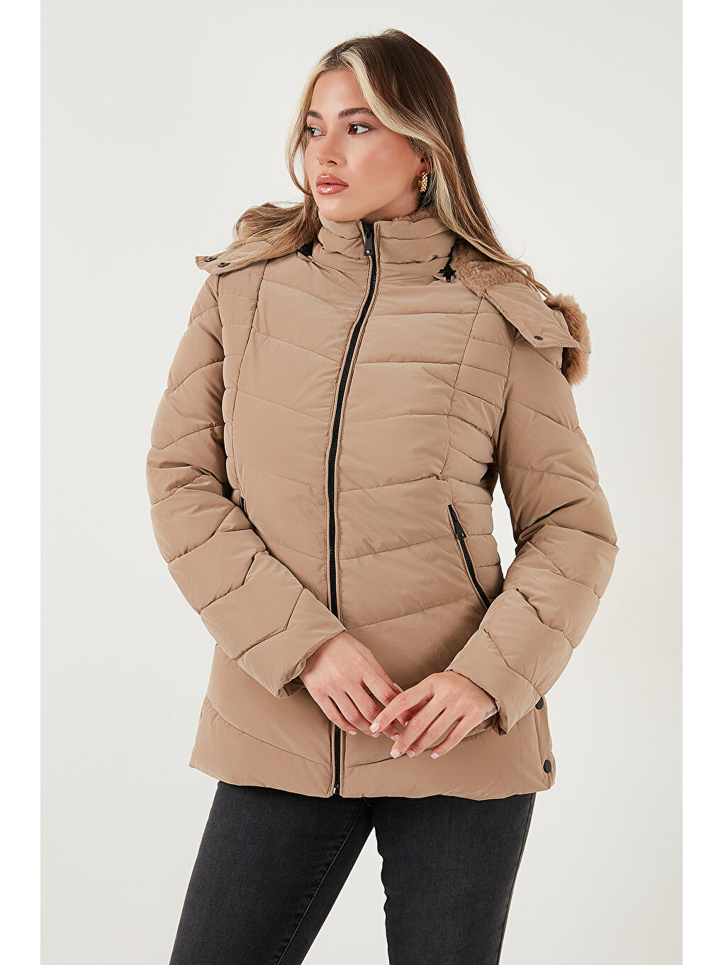 Bej Kapitoneli Slim Fit Çıkarılabilir Kapüşonlu Mont 497MARA-2