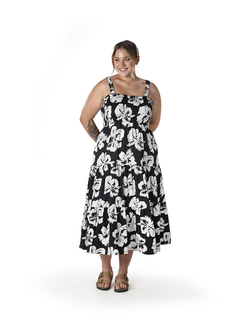 Siyah Büyük Beden Çiçek Desenli Kalın Askılı Beli Lastikli Elbise T-79-1