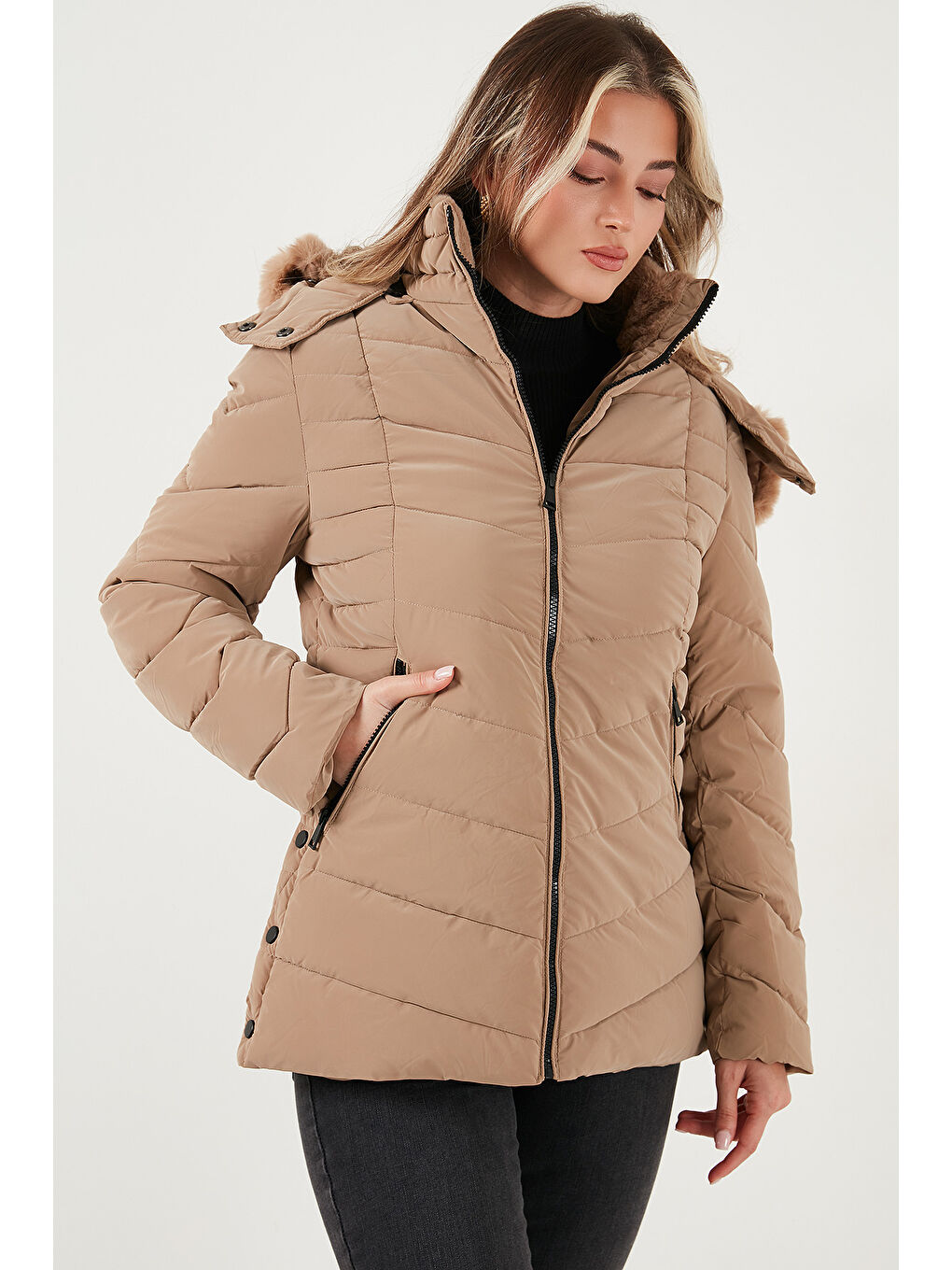 Bej Kapitoneli Slim Fit Çıkarılabilir Kapüşonlu Mont 497MARA-3