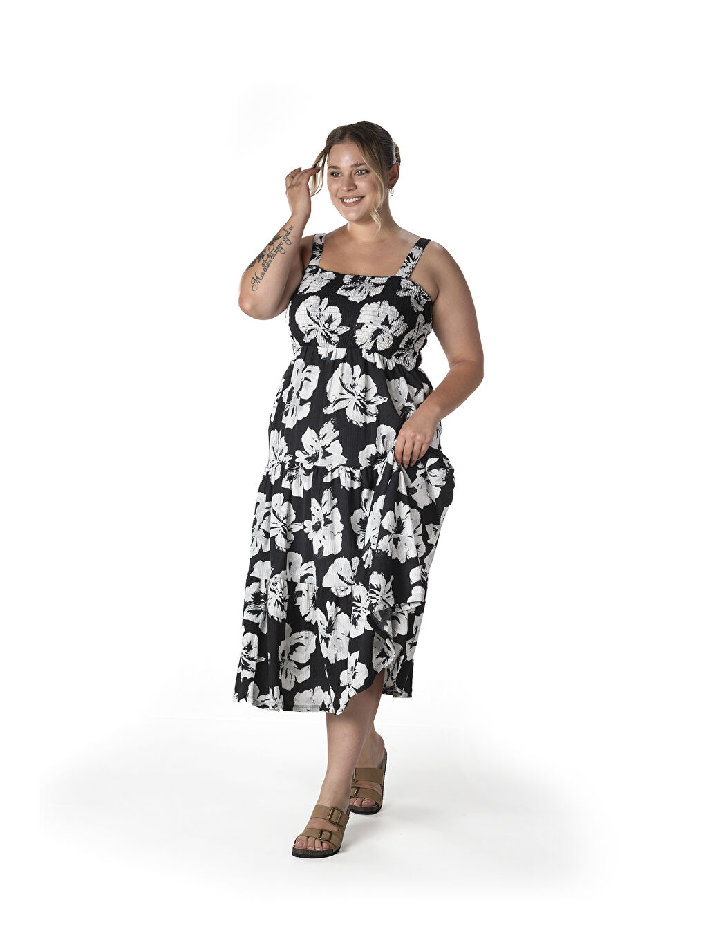 Siyah Büyük Beden Çiçek Desenli Kalın Askılı Beli Lastikli Elbise T-79-4