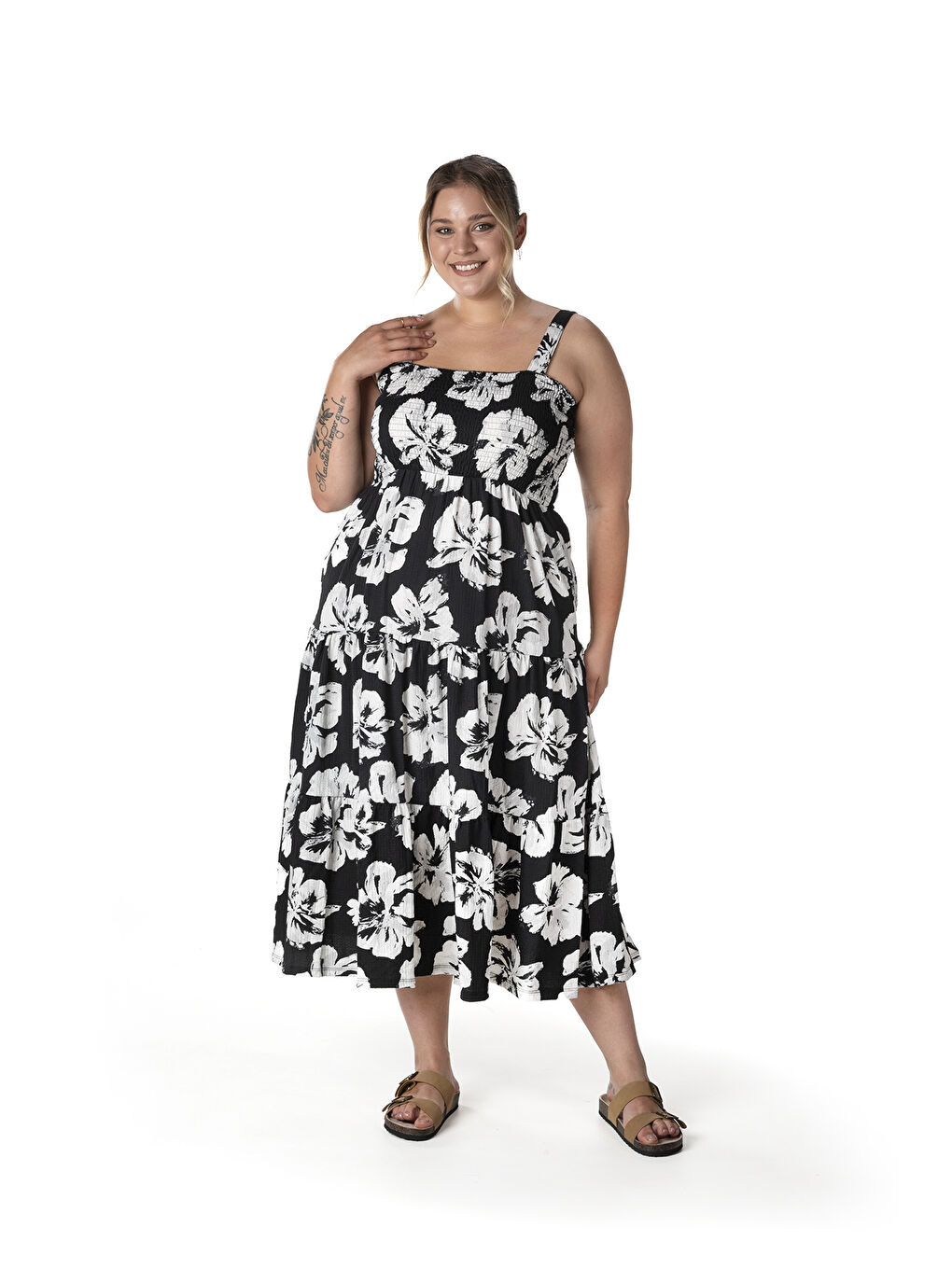 Siyah Büyük Beden Çiçek Desenli Kalın Askılı Beli Lastikli Elbise T-79-5
