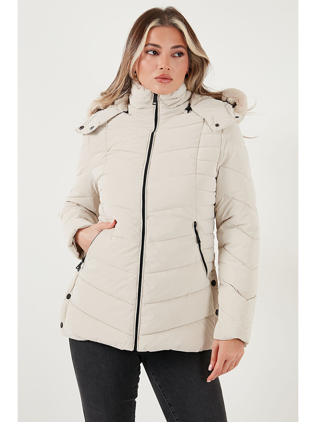 Bej Kapitoneli Slim Fit Çıkarılabilir Kapüşonlu Mont 497MARA-3