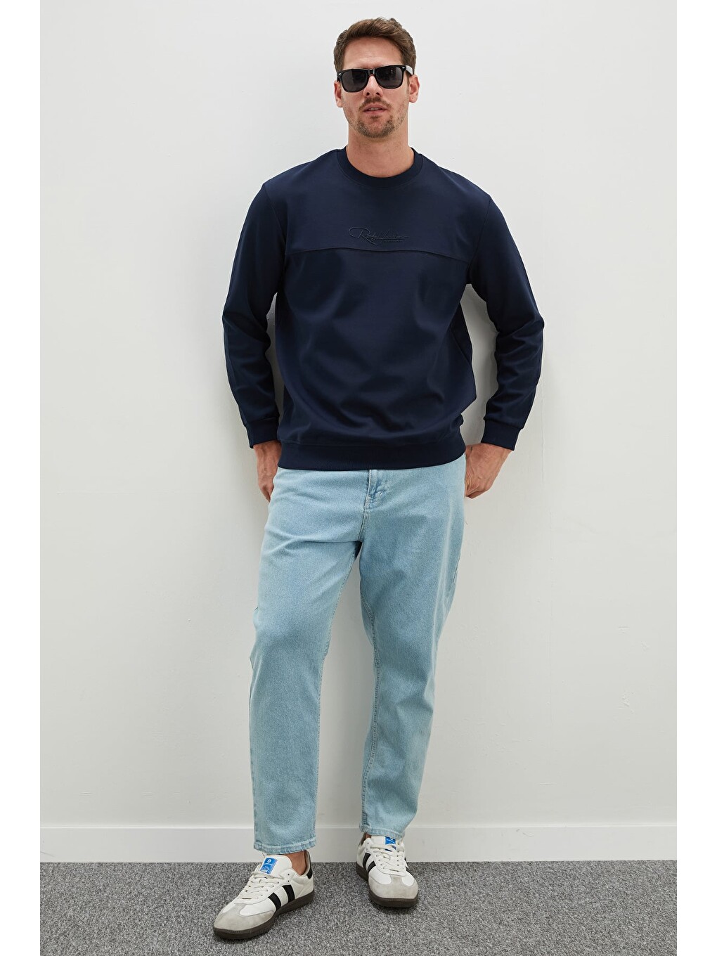 Lacivert Kabartma Baskılı Çimalı Bisiklet Yaka Sweatshirt-4
