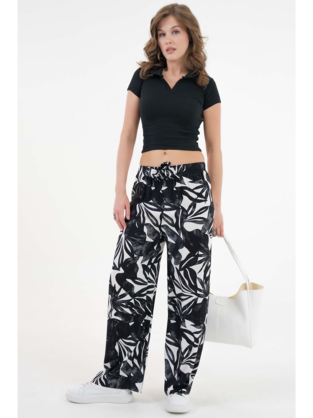 Beyaz Desenli Kadın Desenli Beli Lastikli Bağlamalı Bol Paça Dokuma Pantolon - Viskon-4