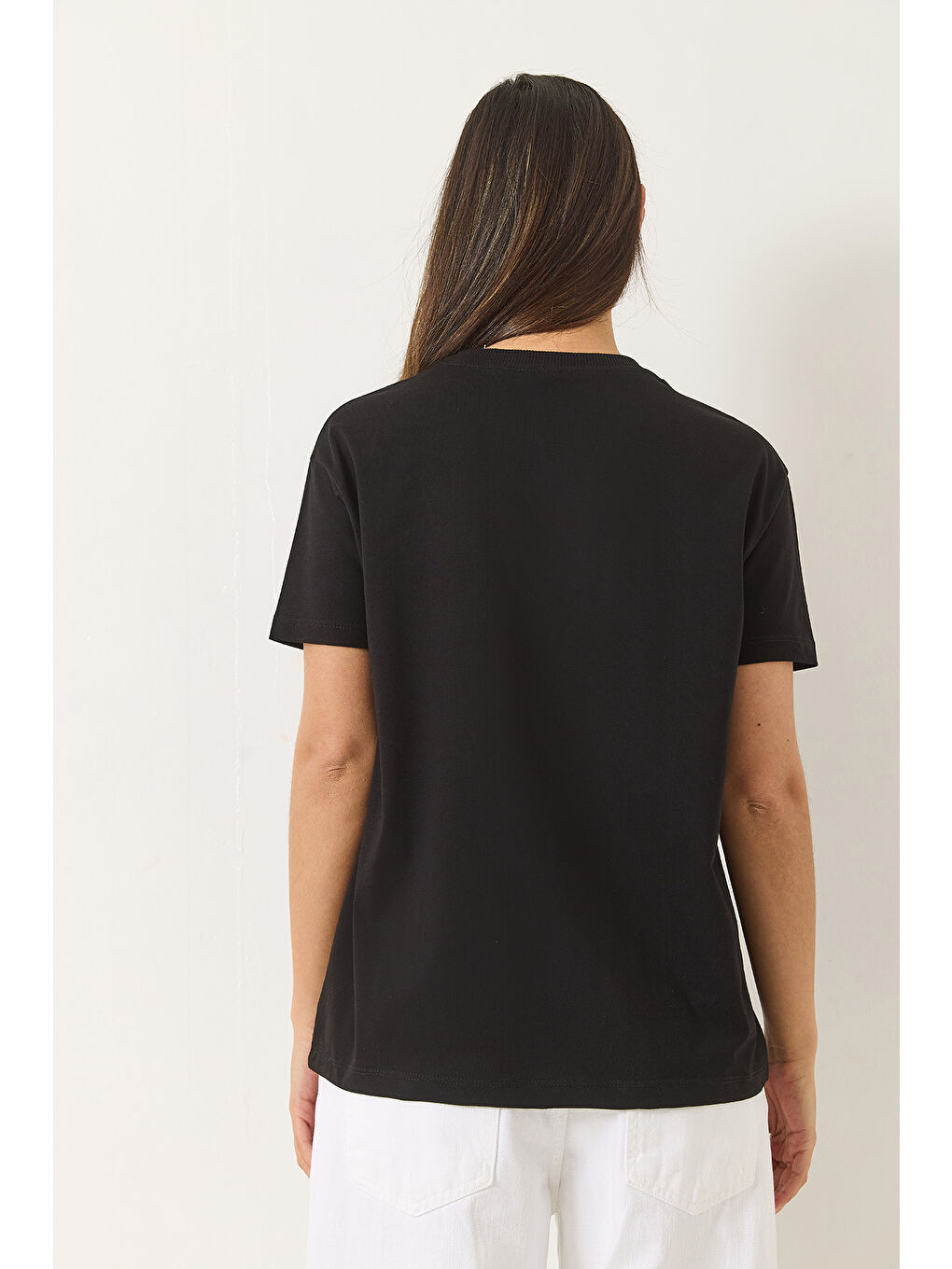 Siyah Kadın Çiçek Aksesuarlı Kısa Kollu Pamuklu T-Shirt-6