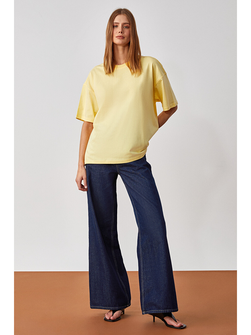 Sarı LAGERTHA Kadın %100 organik Pamuklu Kalın Dokulu Oversize Fit Yuvarlak Yakalı SARI T-Shirt-1