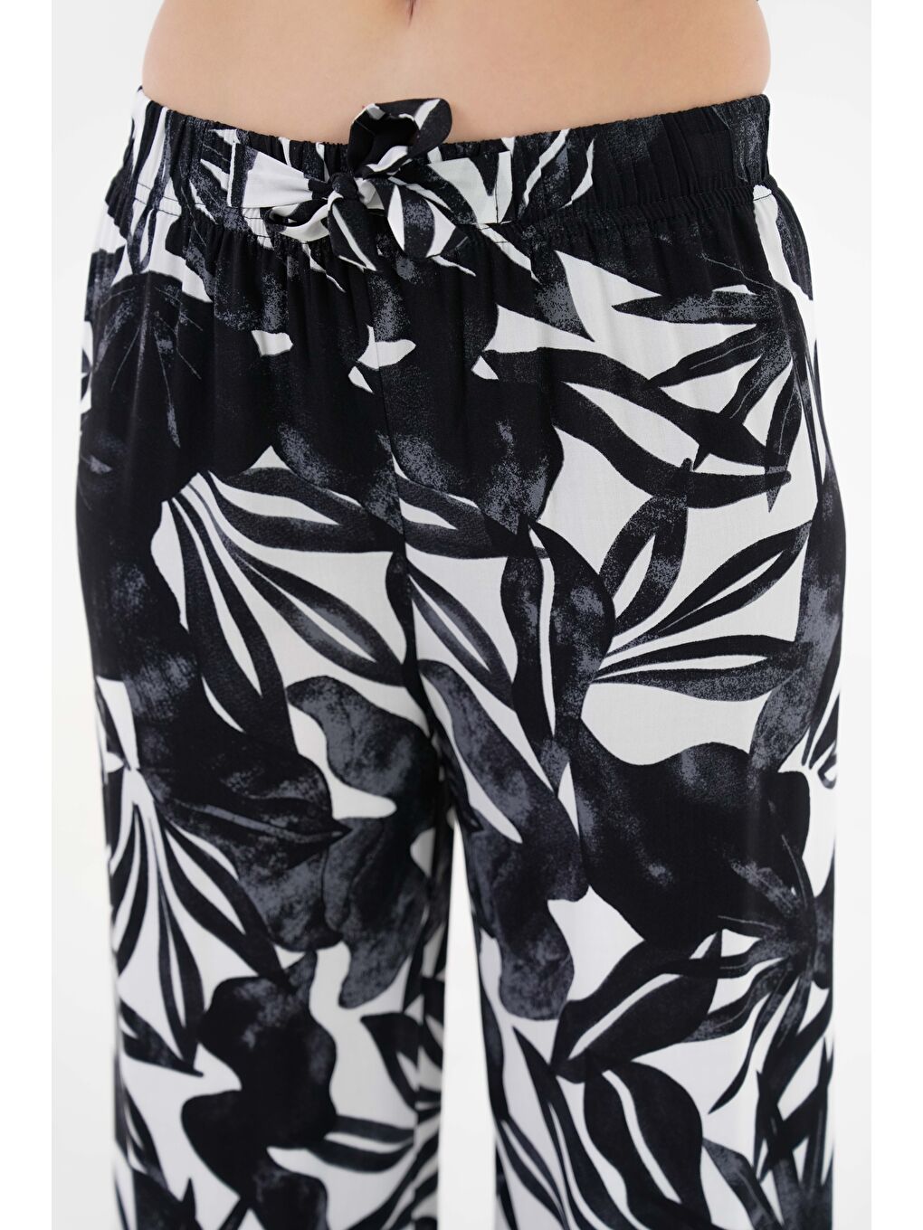 Beyaz Desenli Kadın Desenli Beli Lastikli Bağlamalı Bol Paça Dokuma Pantolon - Viskon-5