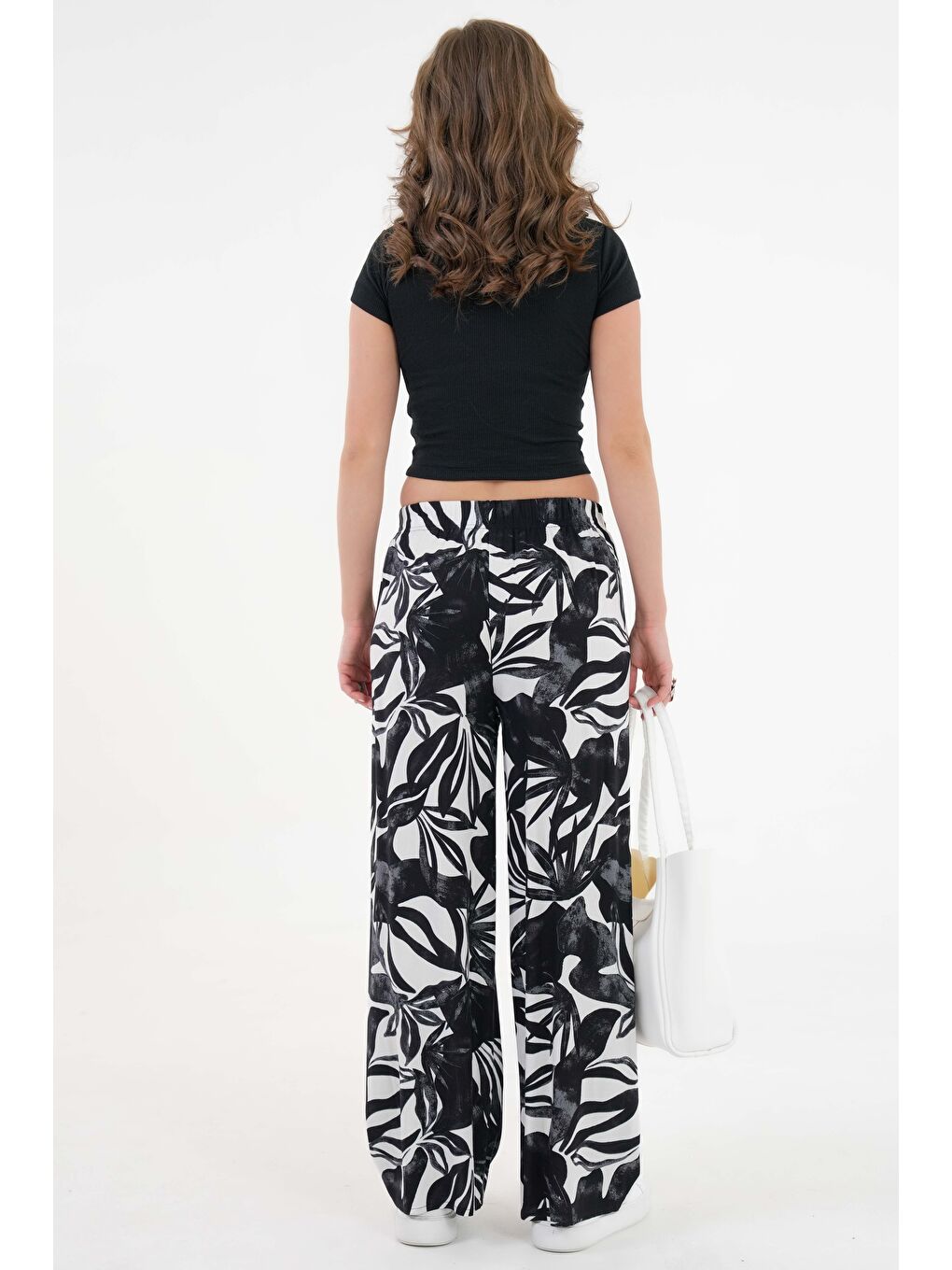 Beyaz Desenli Kadın Desenli Beli Lastikli Bağlamalı Bol Paça Dokuma Pantolon - Viskon-6