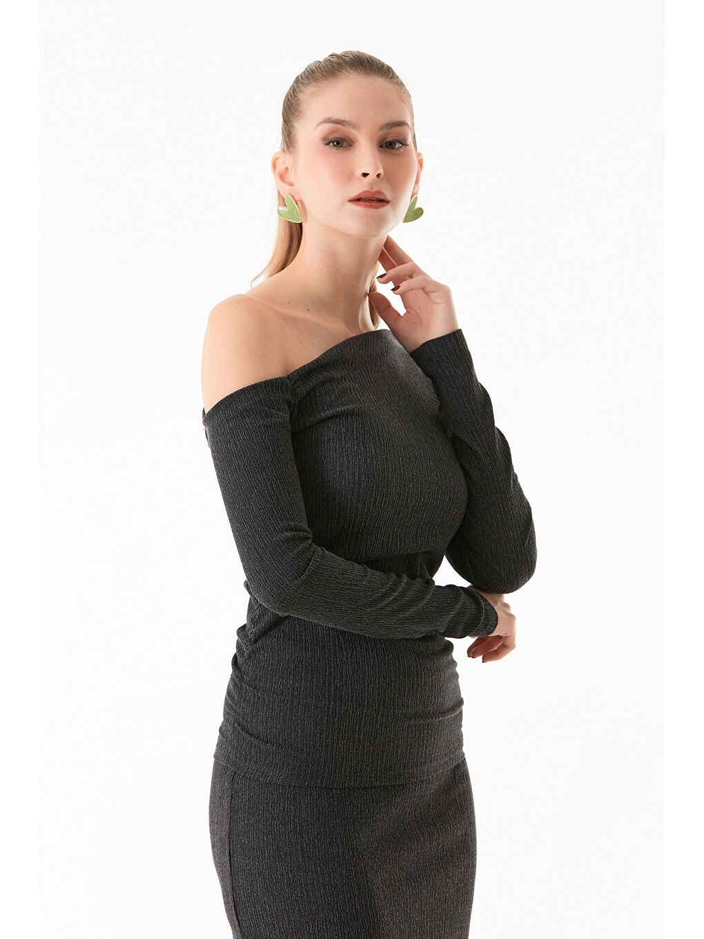 Antrasit Bürümcük Kumaş Drapeli Kayık Yaka Bluz-3