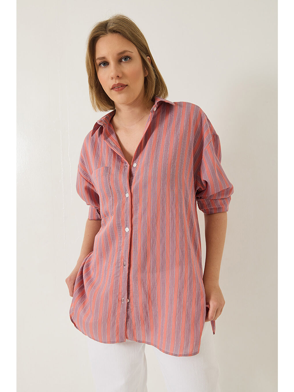 Pembe Kadın Tek Cep Detaylı Çizgili Oversize Gömlek-1