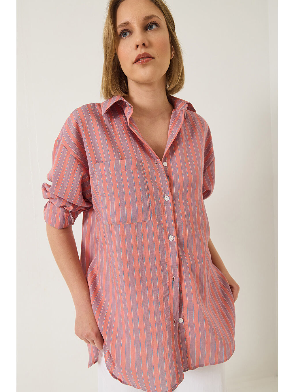 Pembe Kadın Tek Cep Detaylı Çizgili Oversize Gömlek-2