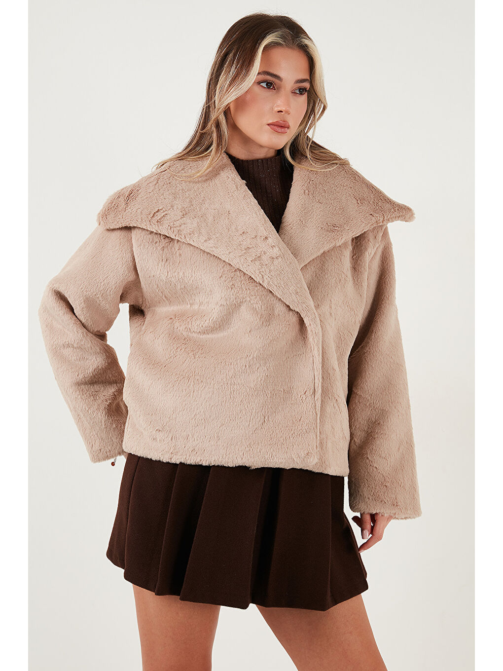 Bej Oversize Geniş Yaka Çıtçıt Düğmeli Astarlı Pelüş Mont 6839623