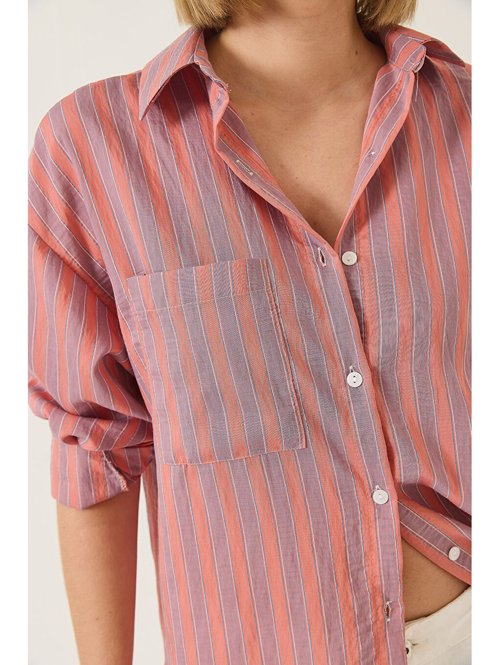 Pembe Kadın Tek Cep Detaylı Çizgili Oversize Gömlek-5