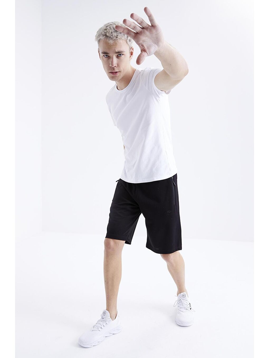 Siyah Fermuar Cepli Bağcıklı Standart Kalıp Erkek Şort  - 81210-2