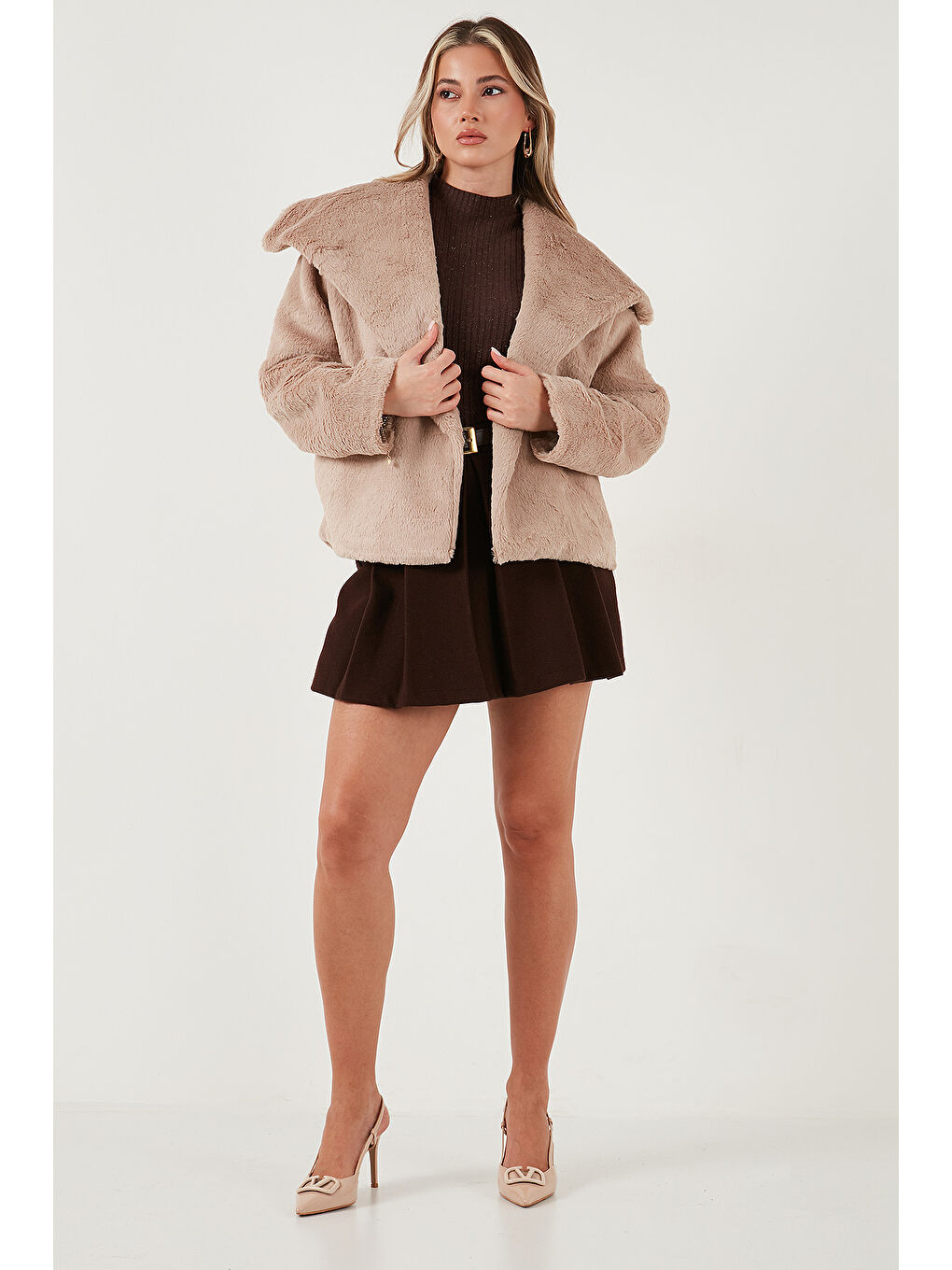 Bej Oversize Geniş Yaka Çıtçıt Düğmeli Astarlı Pelüş Mont 6839623-1