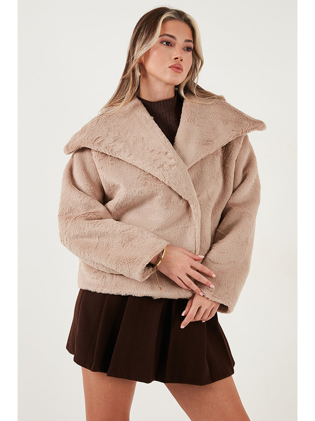 Bej Oversize Geniş Yaka Çıtçıt Düğmeli Astarlı Pelüş Mont 6839623-2