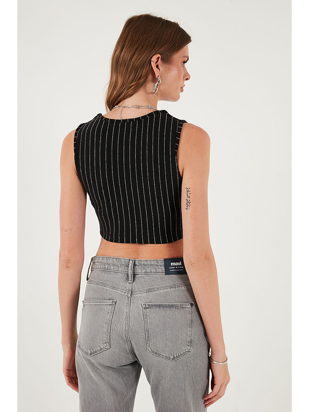 Beyaz Slim Fit Kalp Yaka Düğmeli Kalın Askılı Kadın Crop Yelek 5865497-6