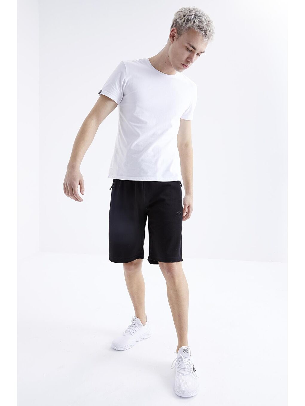 Siyah Fermuar Cepli Bağcıklı Standart Kalıp Erkek Şort  - 81210-4