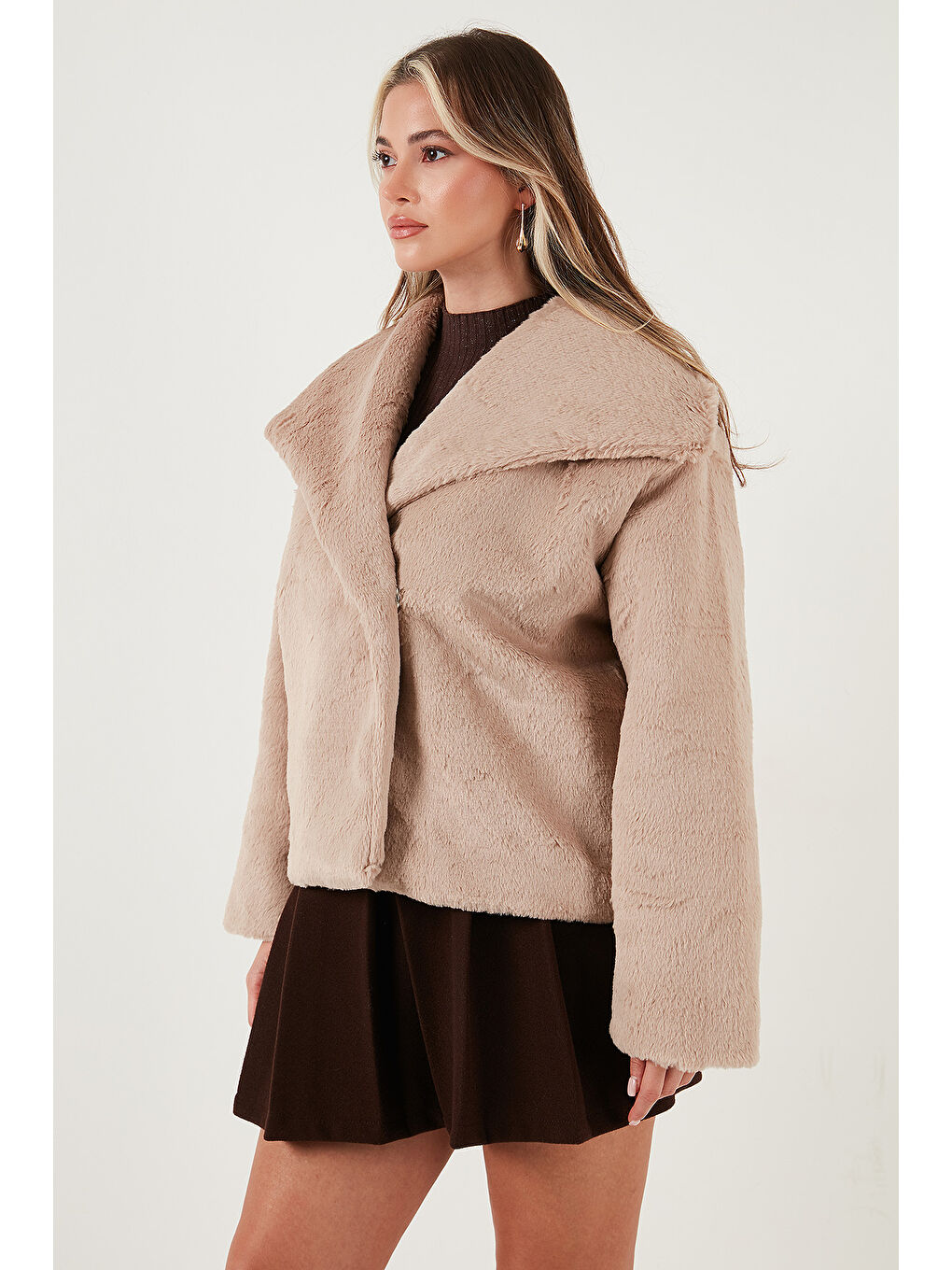 Bej Oversize Geniş Yaka Çıtçıt Düğmeli Astarlı Pelüş Mont 6839623-4