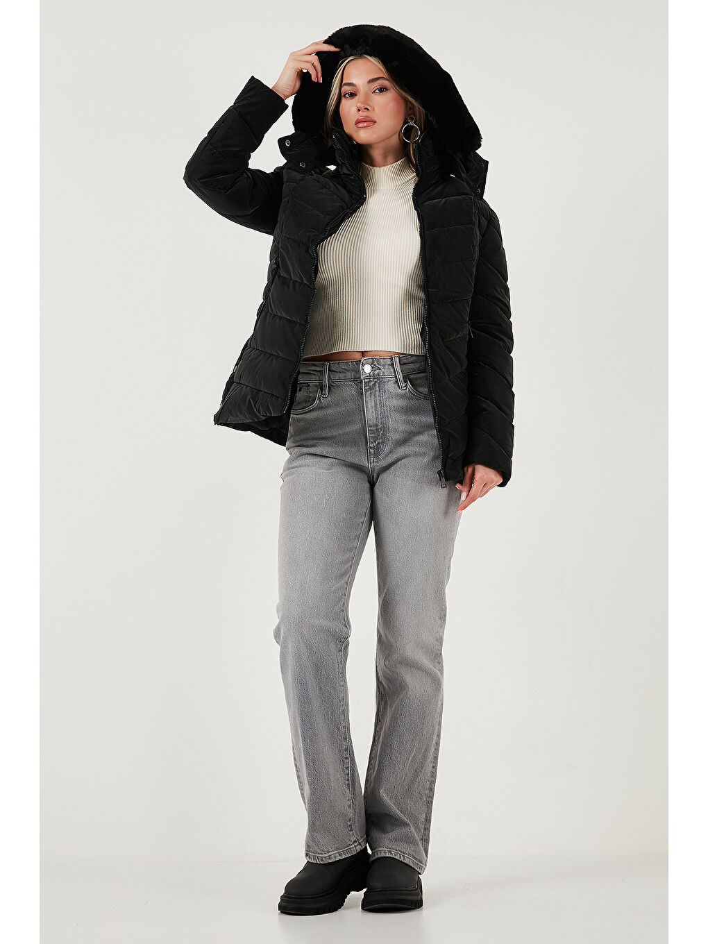 Siyah Kapitoneli Slim Fit Çıkarılabilir Kapüşonlu Mont 497MARA-1