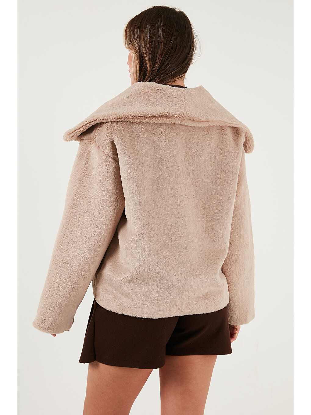 Bej Oversize Geniş Yaka Çıtçıt Düğmeli Astarlı Pelüş Mont 6839623-6