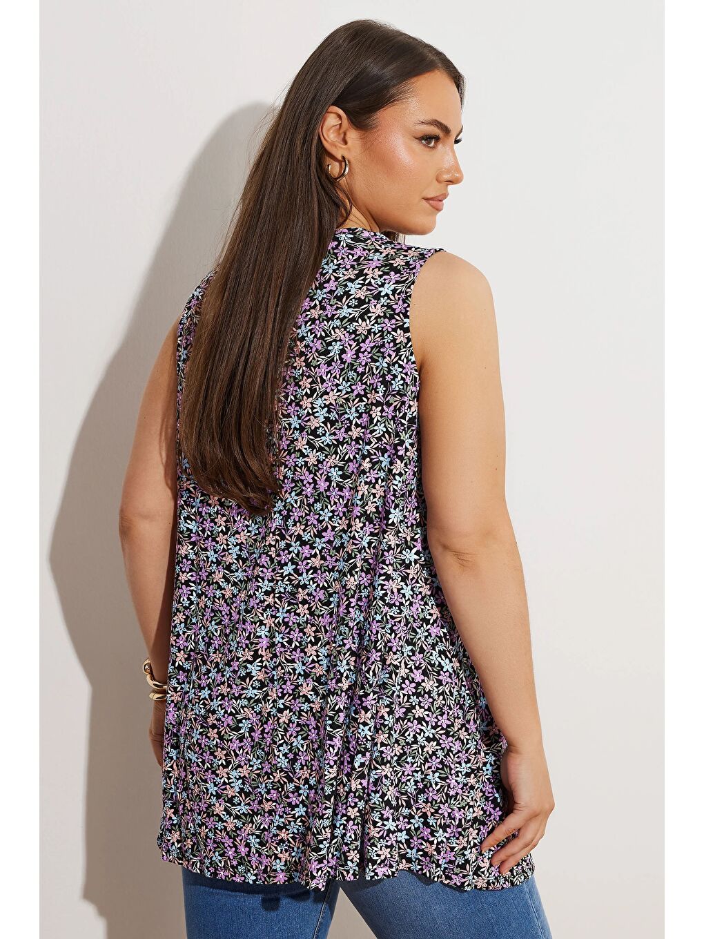 Karışık Büyük Beden Sıfır Kol V Yaka Çiçek Desenli Eteği Bollaşan Bluz 303420-4