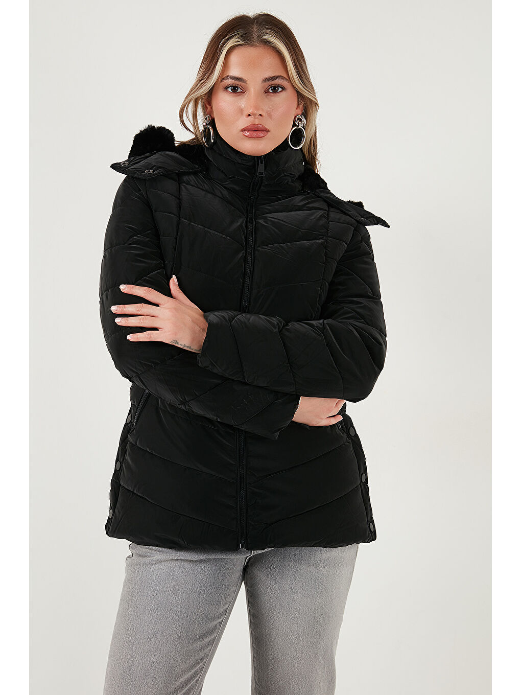 Siyah Kapitoneli Slim Fit Çıkarılabilir Kapüşonlu Mont 497MARA-4