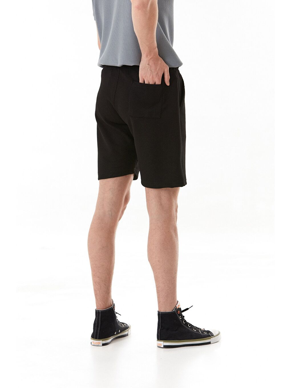 Siyah Petek Kumaş Beli Bağlamalı Cepli Şort-3