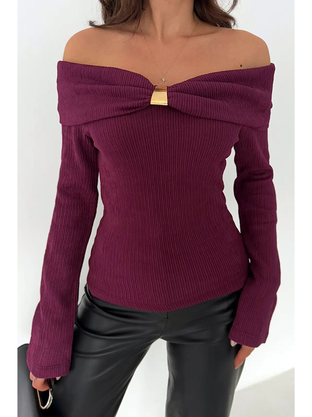 Bordo Kadın Omuz Açık Toka Detaylı Bluz-1
