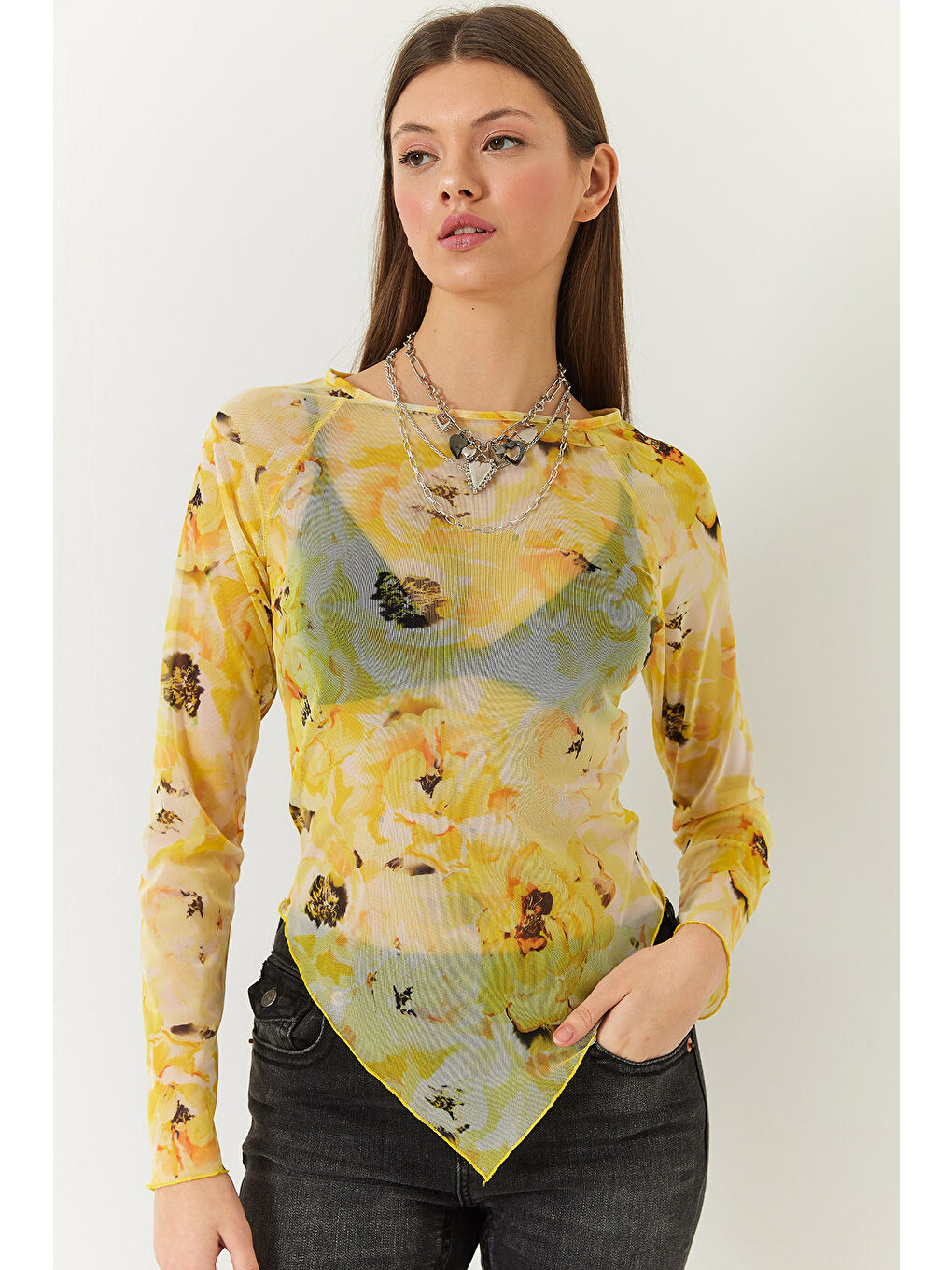 Sarı Kadın Bisiklet Yaka Dijital Baskılı Asimetrik Kesim Tül Bluz-1