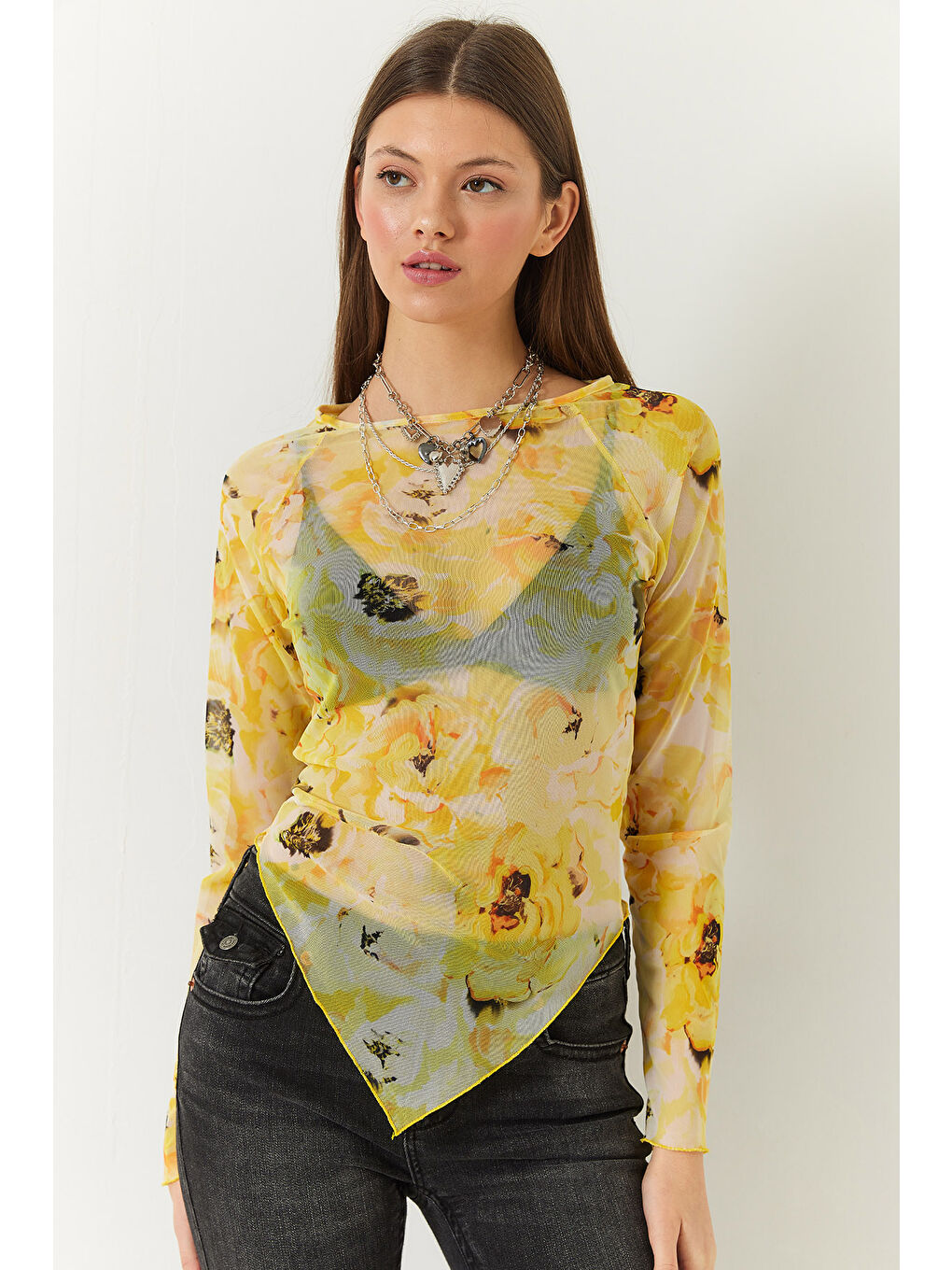 Sarı Kadın Bisiklet Yaka Dijital Baskılı Asimetrik Kesim Tül Bluz-2