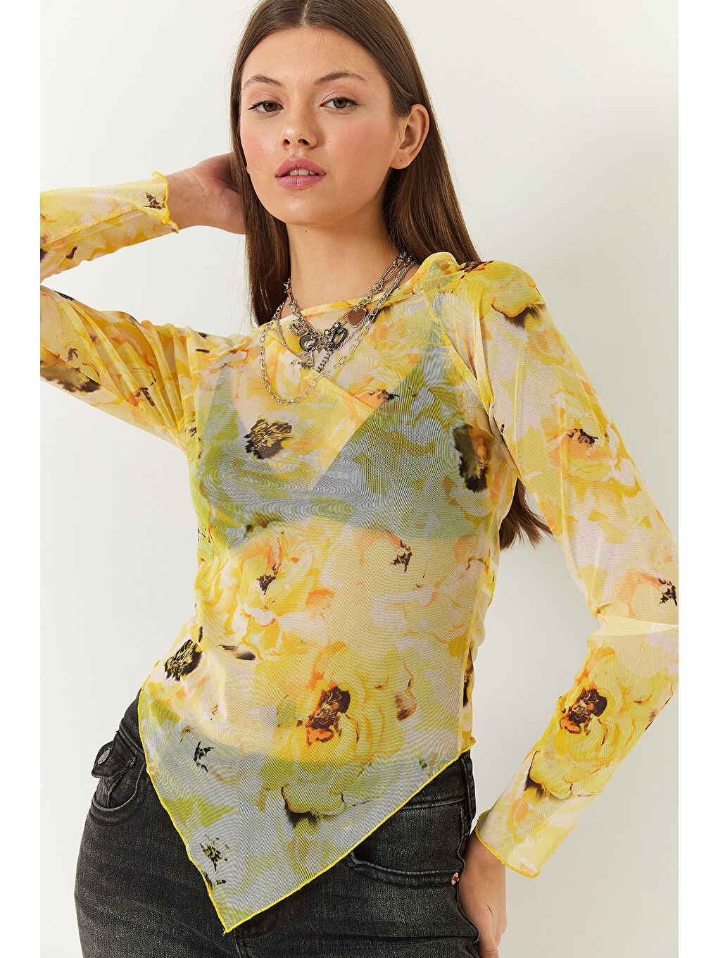 Sarı Kadın Bisiklet Yaka Dijital Baskılı Asimetrik Kesim Tül Bluz-3