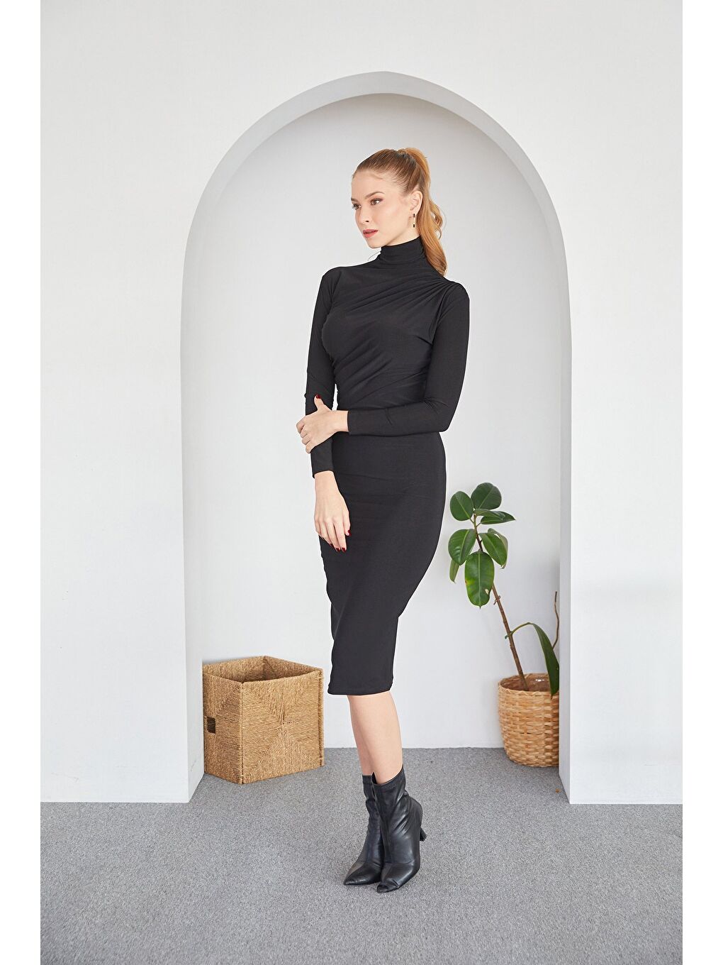 Siyah Yanı Büzgülü Balıkçı Yaka Elbise-2