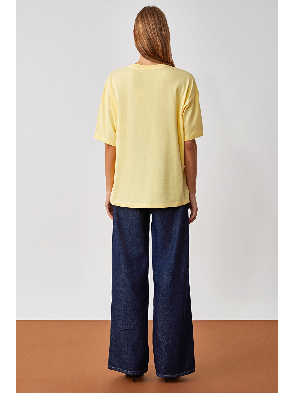 Sarı LAGERTHA Kadın %100 organik Pamuklu Kalın Dokulu Oversize Fit Yuvarlak Yakalı SARI T-Shirt-4