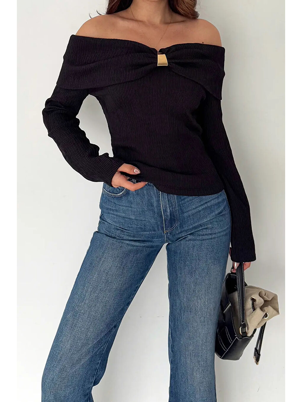 Siyah Kadın Omuz Açık Toka Detaylı Bluz-3