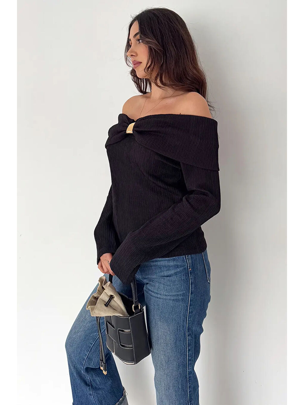 Siyah Kadın Omuz Açık Toka Detaylı Bluz-4