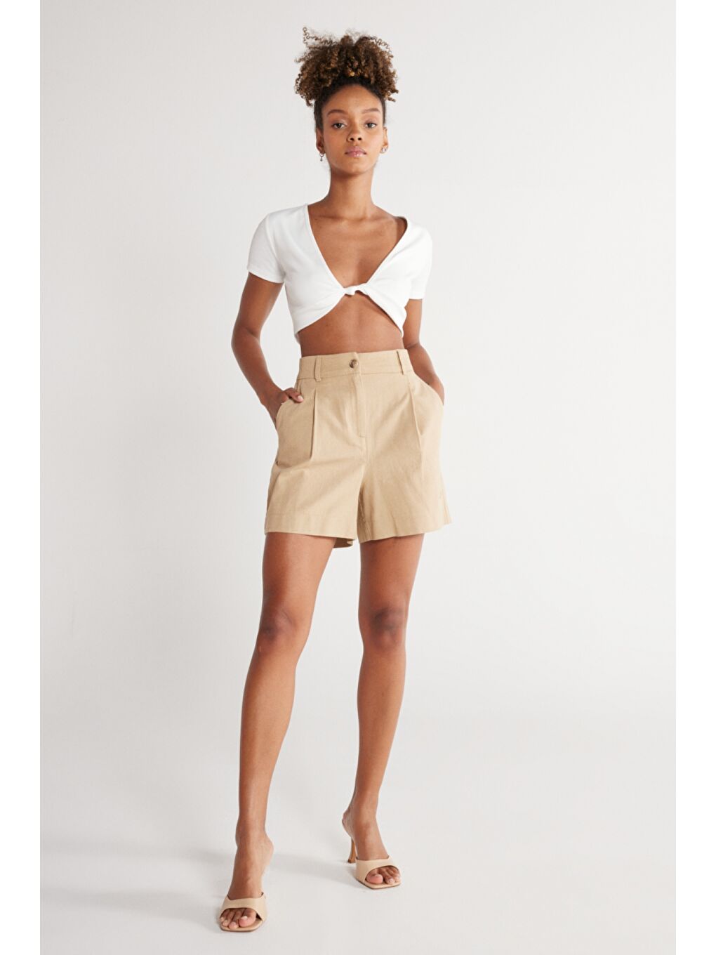 Regular Fit Normal Kesim %100 Pamuk Normal Bel Bej Şort-1
