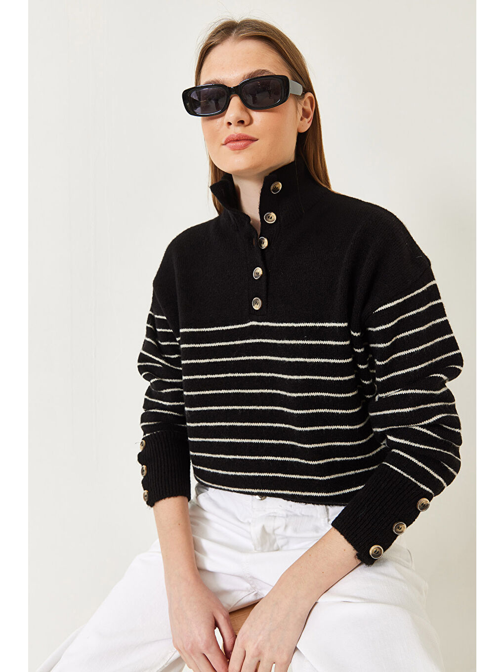 Siyah Kadın Kolu Düğmeli Patlı Triko Kazak-1