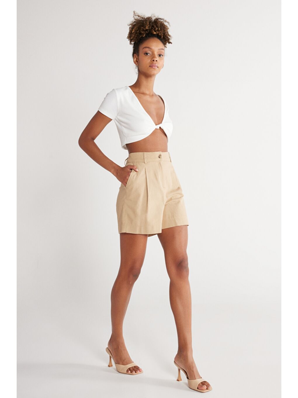 Regular Fit Normal Kesim %100 Pamuk Normal Bel Bej Şort-3