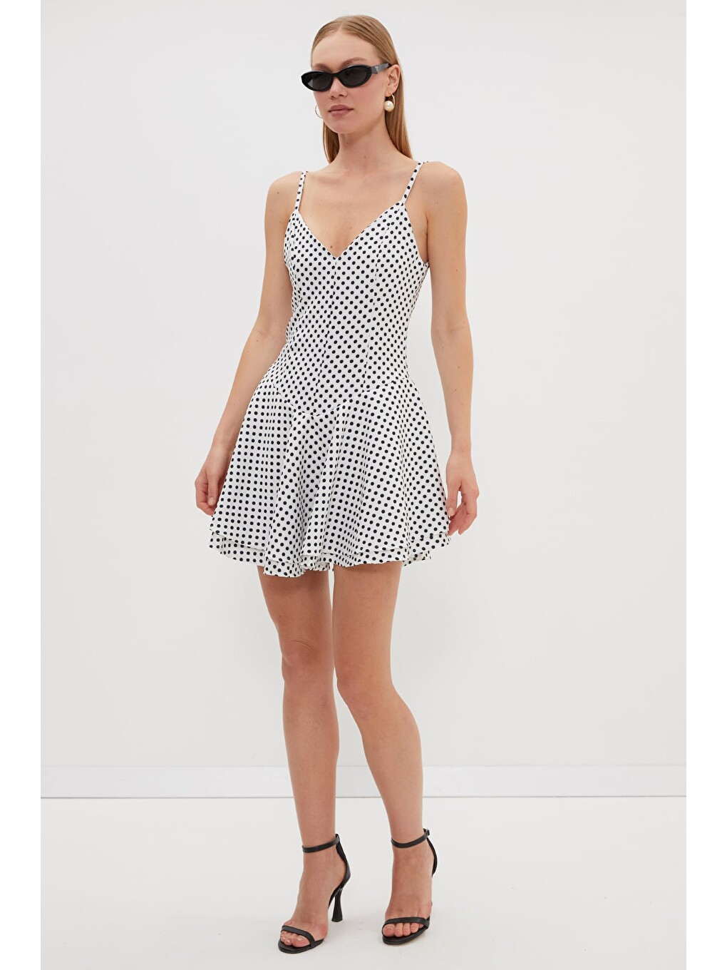 Beyaz Puantiyeli Askılı Mini Boy Elbise-2